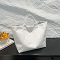 Minimalistische weiße große Tragetasche aus DuPont-Papier mit Knitteroptik-Struktur - Einheitsgröße / Weiß