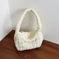 Bolso de hombro acolchado blanco crema con asa plisada y cierre de cremallera - Blanco Roto