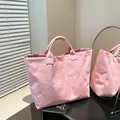 Rosa strukturierte PVC-Tragetasche mit weißem TOTE BAG-Schriftzug und viel Stauraum - Einheitsgröße / Rosa