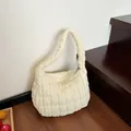 Bolso de hombro acolchado beige con asa fruncida y textura de nailon minimalista - Amarillo claro