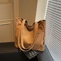 Bolso tote de lona marrón con bolsillo frontal grande y correa para uso diario casual - Talla única / Marrón