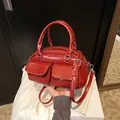 Borsa a spalla rossa vintage lucida con trama a pieghe e tasche frontali - Taglia unica / Rosso