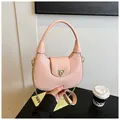 Borsa hobo rosa intrecciata con fibbia dorata e tracolla a catena per donna 2025 - Taglia unica / Rosa