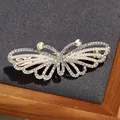 Elegante pinza de mariposa dorada con diamantes de imitación blancos y perlas - Mariposa de Cristal