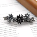 Barrette à cheveux vintage fleurs noir fusil avec cristaux noirs et perles - Marguerite Bleu Noir