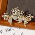 Elegante pinza para el cabello de mariposa dorada con diamantes de imitación brillantes - Mariposa Doble de Circón