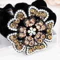 Elastico per capelli in velluto nero con grande fiore di strass lucidi per acconciature - Camelia Giallo