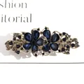Barrette à cheveux florale avec strass bleu foncé sur une base en alliage doré chic - Style Floral Vintage (T1171) / Bleu Saphir