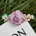 Eleganter violetter Stoffrosen-Haarclip mit Perlen und Steinchen auf goldener Legierung - Rot Stil 25