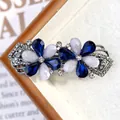 Elegante molletta per capelli a fiori con cristalli blu scuro e glitter argentati - Margherita Blu Reale
