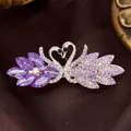 Barrette à cheveux cygne argentée avec cristaux violets et strass scintillants - Cygne de Cristal Violet