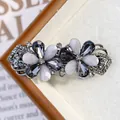 Elegante molletta per capelli a fiore grigio con strass e base in lega metallo - Margherita Grigio Siderale