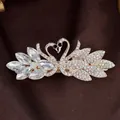 Pince à cheveux cygne élégante avec motif cœur et détails de gouttes en cristal - Cygne de Cristal Blanc