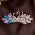 Barrette à cheveux cygne élégante avec cristaux colorés sur base dorée à ressort - Crystal Swan Multicolor