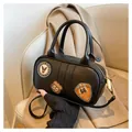 Mini borsa Boston nera retrò con toppe ricamate e dettagli in metallo dorato - Taglia unica / Nero