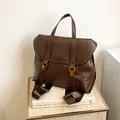 Dunkelbrauner Retro Rucksack mit großem Fassungsvermögen und Vintage Metallschließen - Einheitsgröße / Kaffeebraun