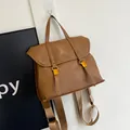 Brauner Vintage Kunstleder Rucksack mit verstellbaren Trägern und goldener Schnalle - Einheitsgröße / Braun