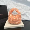 Borsa a mano in raso arancio pallido da donna con manico in tessuto a pieghe - Taglia unica / Rosa