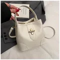White lychee leather bucket bag with gold metal twist lock and versatile strap - One Size / White