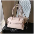 Borsa tote minimalista in pelle rosa pallido con cerniera frontale e doppie tracolle lunghe - Taglia unica / Rosa