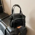 Borsa bowling retrò nera lucida in ecopelle di alta qualità con dettagli in stile vintage - senza ciondolo / Nero