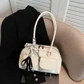 Borsa Boston bianco crema in pelle lucida con fiocco di pizzo e ciondolo a righe - Con Ciondolo / Bianco Sporco