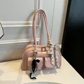 Borsa Boston rosa lucida con hardware argento e ciondolo a fiocco di pizzo - Senza Ciondolo / Rosa