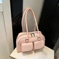 Borsa Boston rosa chiaro in vernice con doppie tasche frontali e finiture argento - Senza Ciondolo / Rosa