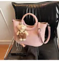 Roze emmer tas met lychee textuur, geweven handvat en schattige pluche beer - Met Hanger / Roze