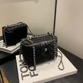 Sac bandoulière matelassé noir chic avec chaîne argentée et double zip - Grand / Noir