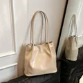 Minimalist cream white tote bag in glossy soft leather with slim shoulder straps - No Pendant / Apricot
