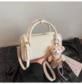 Sac bandoulière chic blanc crème avec doubles poignées et charmant ours en peluche - Avec Pendentif / Blanc