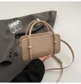 Sac à main chic en cuir beige avec poignées tubulaires et bandoulière réglable - Sans pendentif / Abricot