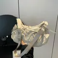 Sac hobo beige en nylon avec détail nœud coulissant et bandoulière large réglable - Taille unique / Kaki