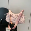 Sac bandoulière en nylon rose en forme de lune avec nœud coulissant sur le côté - Taille unique / Rose