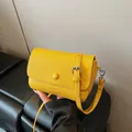 Sac sous le bras jaune vif avec motif litchi et bandoulière réglable pour femmes - Sans pendentif / Curcuma