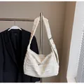 Schicke beige Plissee-Einkaufstasche mit Wellensteppung und breitem Schultergurt - Einheitsgröße / Gebrochenes Weiß