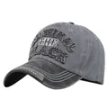 Detail der Vintage-Waschbaumwolltextur und 3D-Stickerei auf dieser trendigen Baseballkappe - Verstellbar / 11207-2 Schwarz und Grau