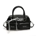Minimalistische schwarze PU-Reisetasche mit Spitzenschleife und Fronttaschen - Schwarz