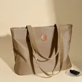 Grand sac cabas en nylon kaki avec patch logo en cuir pour les déplacements quotidiens - Taille unique / Kaki