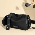 Sac de voyage en nylon oxford noir avec large bandoulière et étiquette de marque - Taille unique / Noir