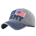 Detalle macro de la bandera de EE. UU. bordada y texto US ARMY en gorra gris vintage - Ajustable / Gris
