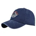 Dettaglio del ricamo MILITARY su berretto da baseball in cotone blu scuro effetto vintage - Regolabile / Blu Notte