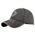 Dettaglio ravvicinato di un cappello da baseball antracite con ricamo militare vintage - Regolabile / caffè