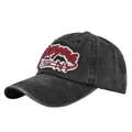 Primer plano de gorra de béisbol vintage lavada con bordado 3D detallado de New York - Ajustable / Negro