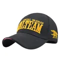 Dettaglio del ricamo giallo Seal Team e dell'emblema dell'aquila tattica sul berretto nero - Regolabile / Nero