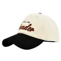 Dettaglio ravvicinato della texture in velluto e ricamo 3D Wonder sul cappellino - Regolabile / Beige con Nero