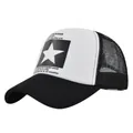 Detailansicht von Pentagramm-Druck und Songtexten auf schwarz-weißer Mesh-Trucker-Cap - Einheitsgröße(Einstellbar) / Schwarz und Weiß Farblock Pentagramm (13600-五角星网帽) / Schwarz+Weiß