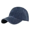 Detalle de una gorra de béisbol azul marino en algodón lavado con textura de estilo retro - Ajustable / Azul marino
