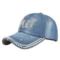 Detalle de letras de diamantes de imitación brillantes en gorra de béisbol vaquera azul - Azul Claro - Estilo Letra MONEY